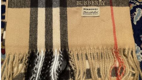 La truffa della sciarpa Burberry spedita da Hong Kong: .